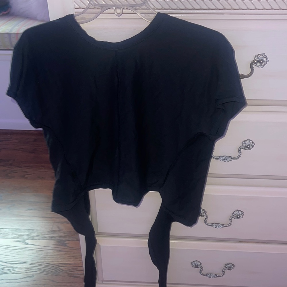Lululemon short sleeve tie back top